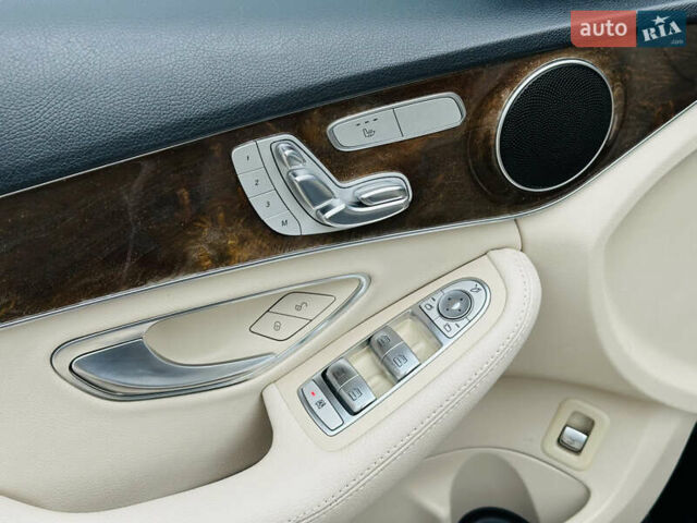 Чорний Мерседес Ц-Клас, об'ємом двигуна 2 л та пробігом 117 тис. км за 17500 $, фото 25 на Automoto.ua