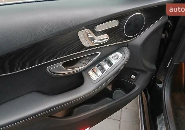 Черный Мерседес Ц-Класс, объемом двигателя 2 л и пробегом 184 тыс. км за 15900 $, фото 7 на Automoto.ua