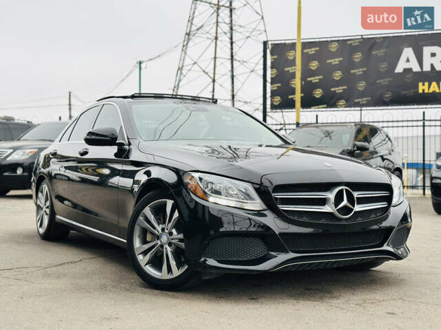 Чорний Мерседес Ц-Клас, об'ємом двигуна 2 л та пробігом 117 тис. км за 17500 $, фото 2 на Automoto.ua