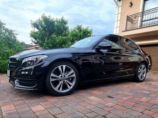 Чорний Мерседес Ц-Клас, об'ємом двигуна 2 л та пробігом 58 тис. км за 26300 $, фото 1 на Automoto.ua