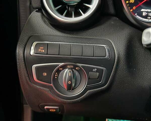 Черный Мерседес Ц-Класс, объемом двигателя 3.98 л и пробегом 115 тыс. км за 53999 $, фото 19 на Automoto.ua