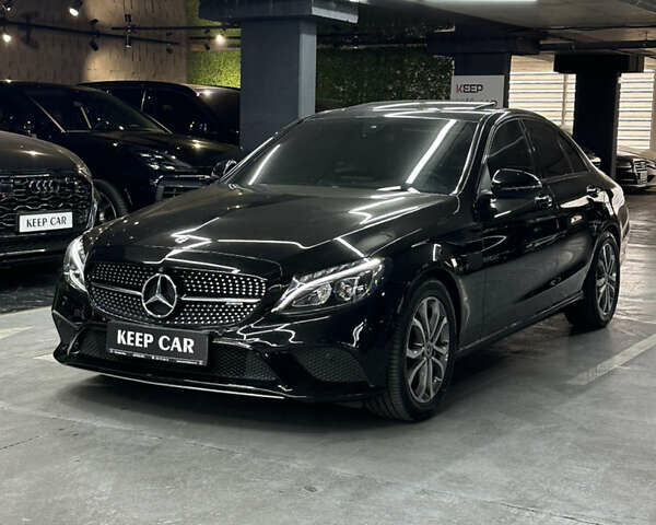 Черный Мерседес Ц-Класс, объемом двигателя 2 л и пробегом 126 тыс. км за 21999 $, фото 1 на Automoto.ua
