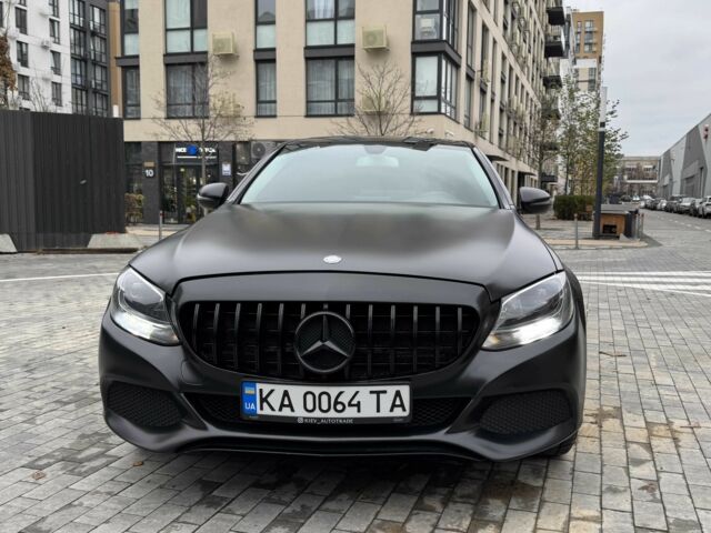 Чорний Мерседес Ц-Клас, об'ємом двигуна 2 л та пробігом 112 тис. км за 22600 $, фото 1 на Automoto.ua