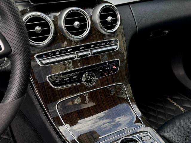 Чорний Мерседес Ц-Клас, об'ємом двигуна 2 л та пробігом 112 тис. км за 22600 $, фото 11 на Automoto.ua