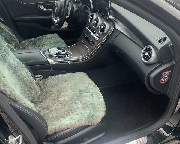 Чорний Мерседес Ц-Клас, об'ємом двигуна 2 л та пробігом 135 тис. км за 20500 $, фото 4 на Automoto.ua