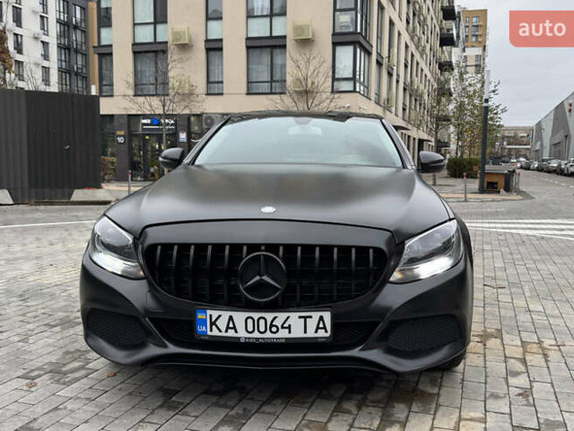 Чорний Мерседес Ц-Клас, об'ємом двигуна 2 л та пробігом 112 тис. км за 23200 $, фото 3 на Automoto.ua
