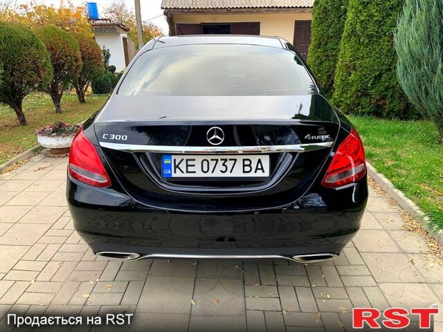 Чорний Мерседес Ц-Клас, об'ємом двигуна 2 л та пробігом 93 тис. км за 22200 $, фото 3 на Automoto.ua