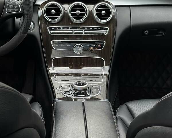 Чорний Мерседес Ц-Клас, об'ємом двигуна 2 л та пробігом 112 тис. км за 23200 $, фото 26 на Automoto.ua