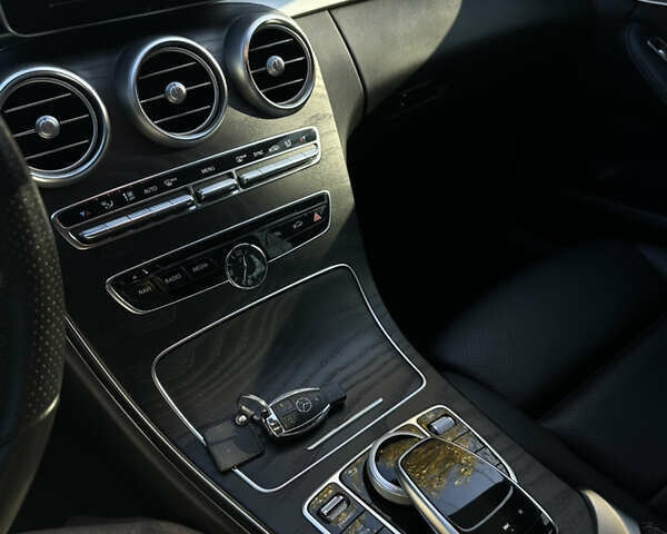 Черный Мерседес Ц-Класс, объемом двигателя 2.2 л и пробегом 93 тыс. км за 30300 $, фото 43 на Automoto.ua