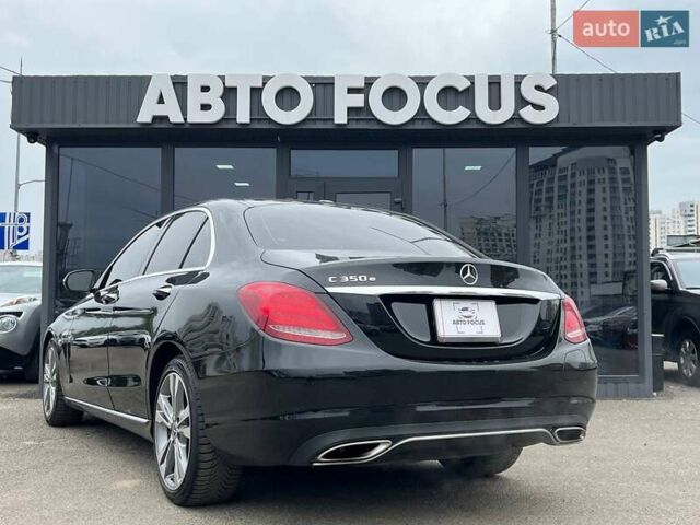 Черный Мерседес Ц-Класс, объемом двигателя 1.99 л и пробегом 119 тыс. км за 22490 $, фото 4 на Automoto.ua