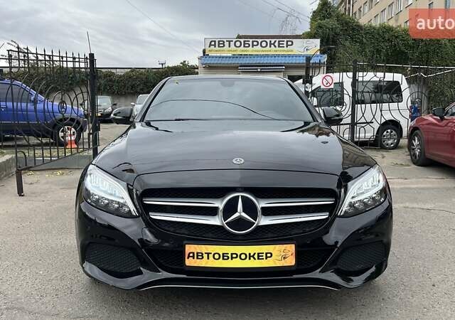 Чорний Мерседес Ц-Клас, об'ємом двигуна 1.99 л та пробігом 120 тис. км за 27990 $, фото 1 на Automoto.ua