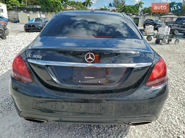 Черный Мерседес Ц-Класс, объемом двигателя 1.99 л и пробегом 109 тыс. км за 7600 $, фото 5 на Automoto.ua