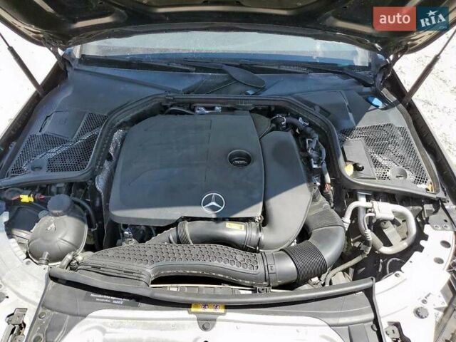 Черный Мерседес Ц-Класс, объемом двигателя 2 л и пробегом 61 тыс. км за 6000 $, фото 10 на Automoto.ua