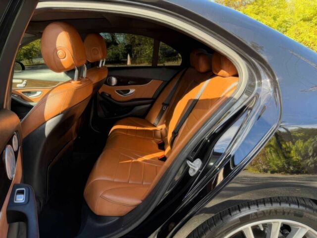 Черный Мерседес Ц-Класс, объемом двигателя 2 л и пробегом 46 тыс. км за 8000 $, фото 11 на Automoto.ua