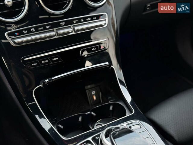 Черный Мерседес Ц-Класс, объемом двигателя 1.99 л и пробегом 48 тыс. км за 35000 $, фото 56 на Automoto.ua