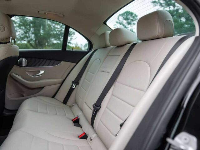 Чорний Мерседес Ц-Клас, об'ємом двигуна 2 л та пробігом 35 тис. км за 7300 $, фото 10 на Automoto.ua