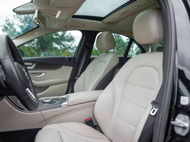 Чорний Мерседес Ц-Клас, об'ємом двигуна 2 л та пробігом 35 тис. км за 7300 $, фото 6 на Automoto.ua