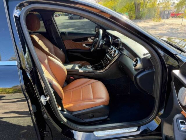 Черный Мерседес Ц-Класс, объемом двигателя 2 л и пробегом 46 тыс. км за 8000 $, фото 7 на Automoto.ua