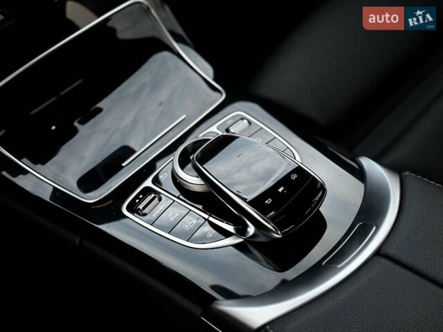 Черный Мерседес Ц-Класс, объемом двигателя 1.99 л и пробегом 48 тыс. км за 35000 $, фото 58 на Automoto.ua