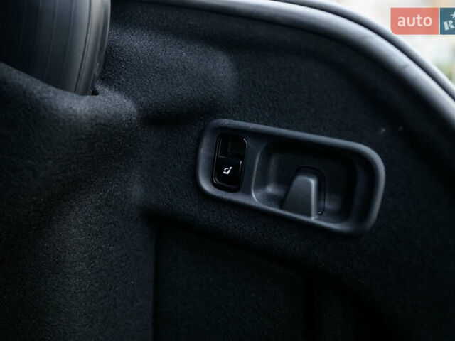 Чорний Мерседес Ц-Клас, об'ємом двигуна 2 л та пробігом 39 тис. км за 48000 $, фото 43 на Automoto.ua