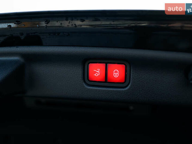 Чорний Мерседес Ц-Клас, об'ємом двигуна 2 л та пробігом 39 тис. км за 48000 $, фото 37 на Automoto.ua