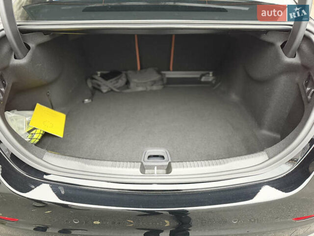 Черный Мерседес Ц-Класс, объемом двигателя 1.5 л и пробегом 13 тыс. км за 50900 $, фото 17 на Automoto.ua