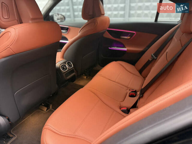 Черный Мерседес Ц-Класс, объемом двигателя 1.5 л и пробегом 13 тыс. км за 50900 $, фото 11 на Automoto.ua