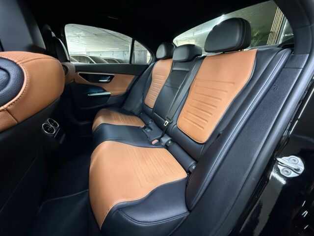 Черный Мерседес Ц-Класс, объемом двигателя 1.5 л и пробегом 14 тыс. км за 56000 $, фото 18 на Automoto.ua