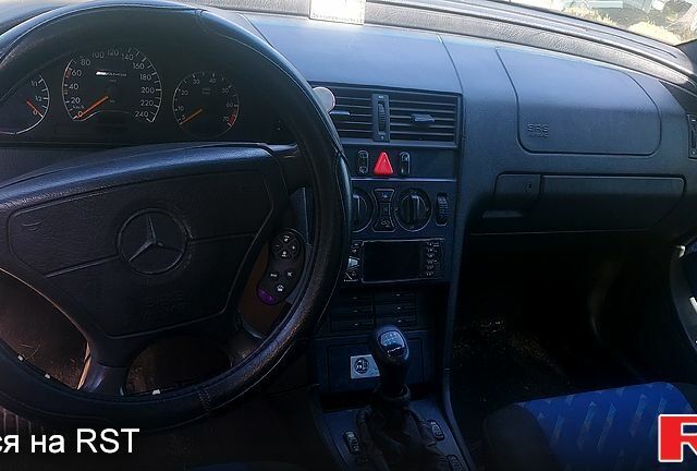 Черный Мерседес Ц-Класс, объемом двигателя 1.8 л и пробегом 270 тыс. км за 1700 $, фото 2 на Automoto.ua