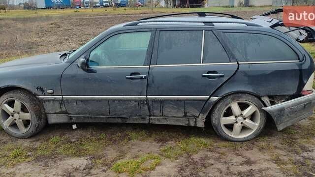 Черный Мерседес Ц-Класс, объемом двигателя 1.8 л и пробегом 330 тыс. км за 800 $, фото 2 на Automoto.ua