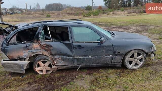 Черный Мерседес Ц-Класс, объемом двигателя 1.8 л и пробегом 330 тыс. км за 800 $, фото 1 на Automoto.ua