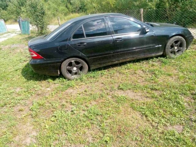 Чорний Мерседес Ц-Клас, об'ємом двигуна 2 л та пробігом 3 тис. км за 4319 $, фото 3 на Automoto.ua