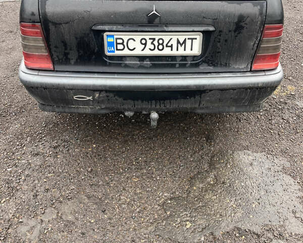 Чорний Мерседес Ц-Клас, об'ємом двигуна 2.15 л та пробігом 387 тис. км за 1800 $, фото 3 на Automoto.ua