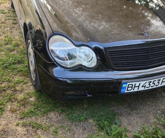 Чорний Мерседес Ц-Клас, об'ємом двигуна 2.1 л та пробігом 500 тис. км за 3950 $, фото 3 на Automoto.ua