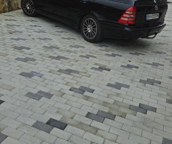 Чорний Мерседес Ц-Клас, об'ємом двигуна 2.1 л та пробігом 500 тис. км за 3950 $, фото 7 на Automoto.ua