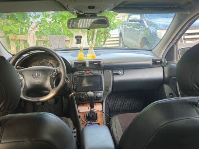 Чорний Мерседес Ц-Клас, об'ємом двигуна 2.1 л та пробігом 500 тис. км за 3950 $, фото 2 на Automoto.ua