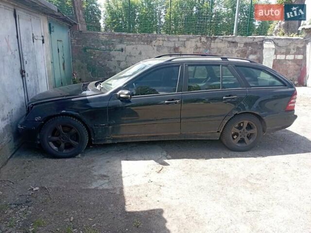 Чорний Мерседес Ц-Клас, об'ємом двигуна 2 л та пробігом 500 тис. км за 2000 $, фото 1 на Automoto.ua
