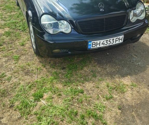 Чорний Мерседес Ц-Клас, об'ємом двигуна 2.1 л та пробігом 500 тис. км за 3950 $, фото 4 на Automoto.ua