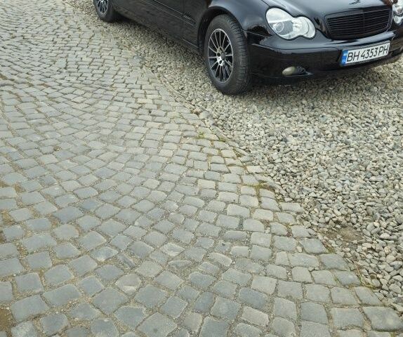 Чорний Мерседес Ц-Клас, об'ємом двигуна 2.1 л та пробігом 500 тис. км за 3950 $, фото 8 на Automoto.ua