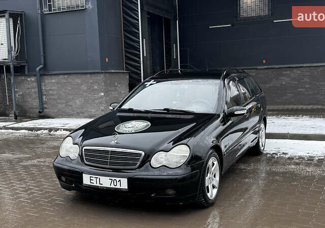 Черный Мерседес Ц-Класс, объемом двигателя 2.2 л и пробегом 401 тыс. км за 2150 $, фото 1 на Automoto.ua