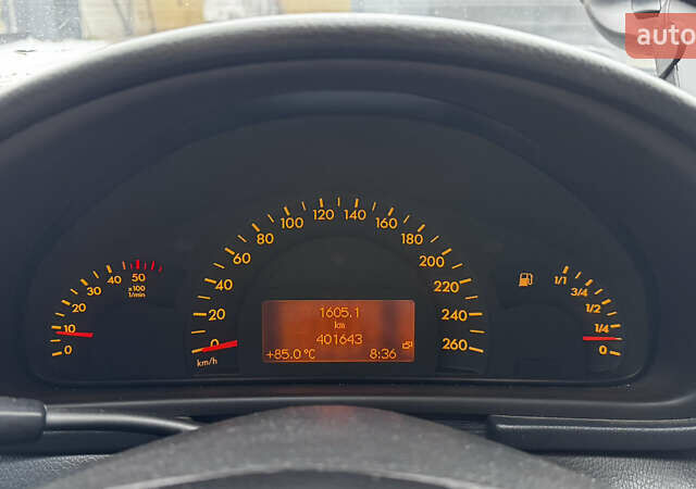 Черный Мерседес Ц-Класс, объемом двигателя 2.2 л и пробегом 401 тыс. км за 2150 $, фото 18 на Automoto.ua