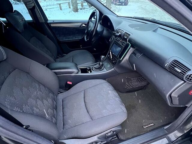 Чорний Мерседес Ц-Клас, об'ємом двигуна 2.1 л та пробігом 350 тис. км за 5900 $, фото 9 на Automoto.ua