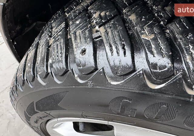 Черный Мерседес Ц-Класс, объемом двигателя 2.2 л и пробегом 401 тыс. км за 2150 $, фото 17 на Automoto.ua