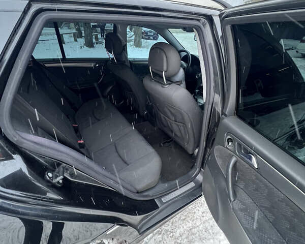 Черный Мерседес Ц-Класс, объемом двигателя 2.15 л и пробегом 350 тыс. км за 5900 $, фото 10 на Automoto.ua