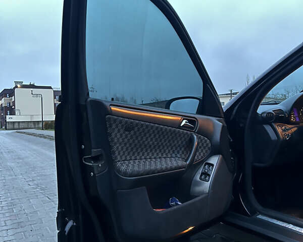 Чорний Мерседес Ц-Клас, об'ємом двигуна 2.69 л та пробігом 360 тис. км за 3750 $, фото 25 на Automoto.ua