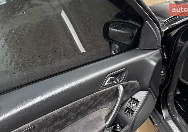 Черный Мерседес Ц-Класс, объемом двигателя 2.2 л и пробегом 401 тыс. км за 2150 $, фото 11 на Automoto.ua