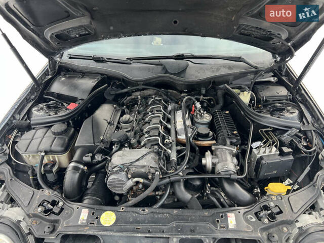 Черный Мерседес Ц-Класс, объемом двигателя 2.69 л и пробегом 352 тыс. км за 4999 $, фото 16 на Automoto.ua