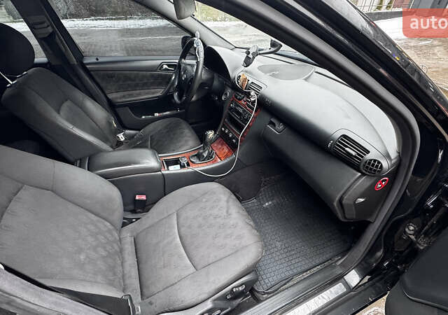 Черный Мерседес Ц-Класс, объемом двигателя 2.2 л и пробегом 401 тыс. км за 2150 $, фото 15 на Automoto.ua