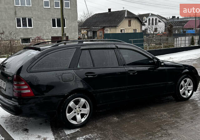 Черный Мерседес Ц-Класс, объемом двигателя 2.2 л и пробегом 401 тыс. км за 2150 $, фото 5 на Automoto.ua