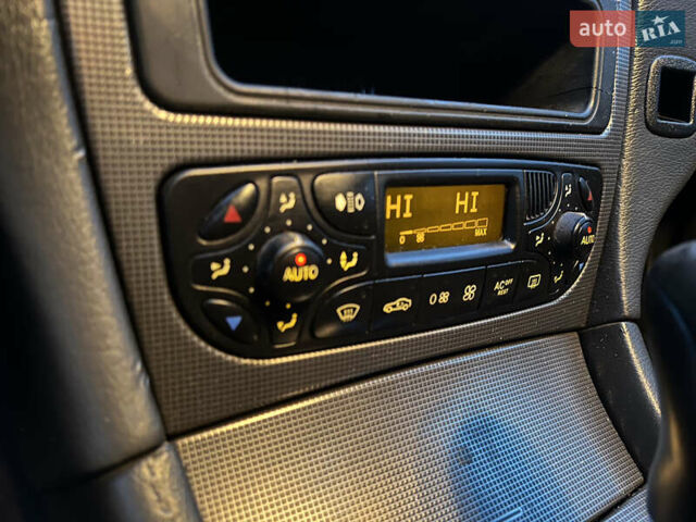 Чорний Мерседес Ц-Клас, об'ємом двигуна 2.69 л та пробігом 360 тис. км за 3750 $, фото 17 на Automoto.ua